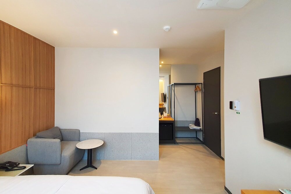 Фото Seven Bricks Hotel