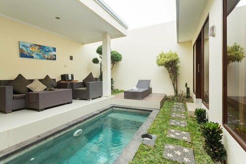 Гостиница Karana Villa Bali в Денпасаре