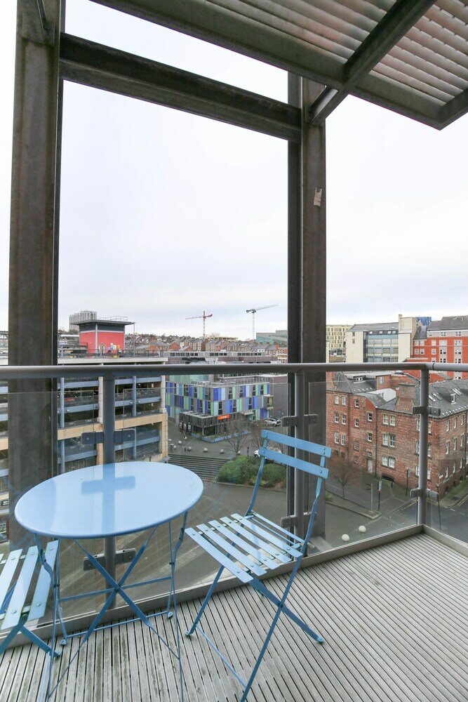 Фото Week2Week Fabulous 1 Bedroom City Centre Apartment