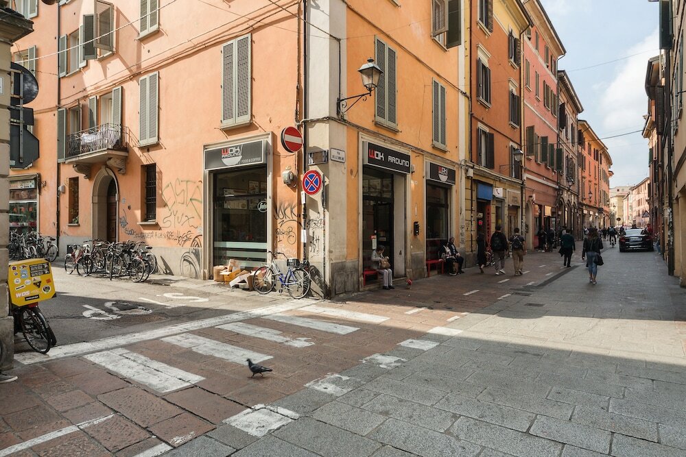 Фото University Fancy Green House