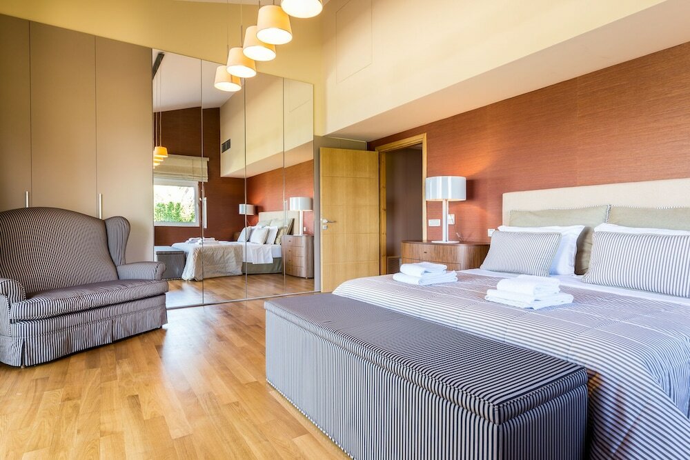 Фото Niriides Villa