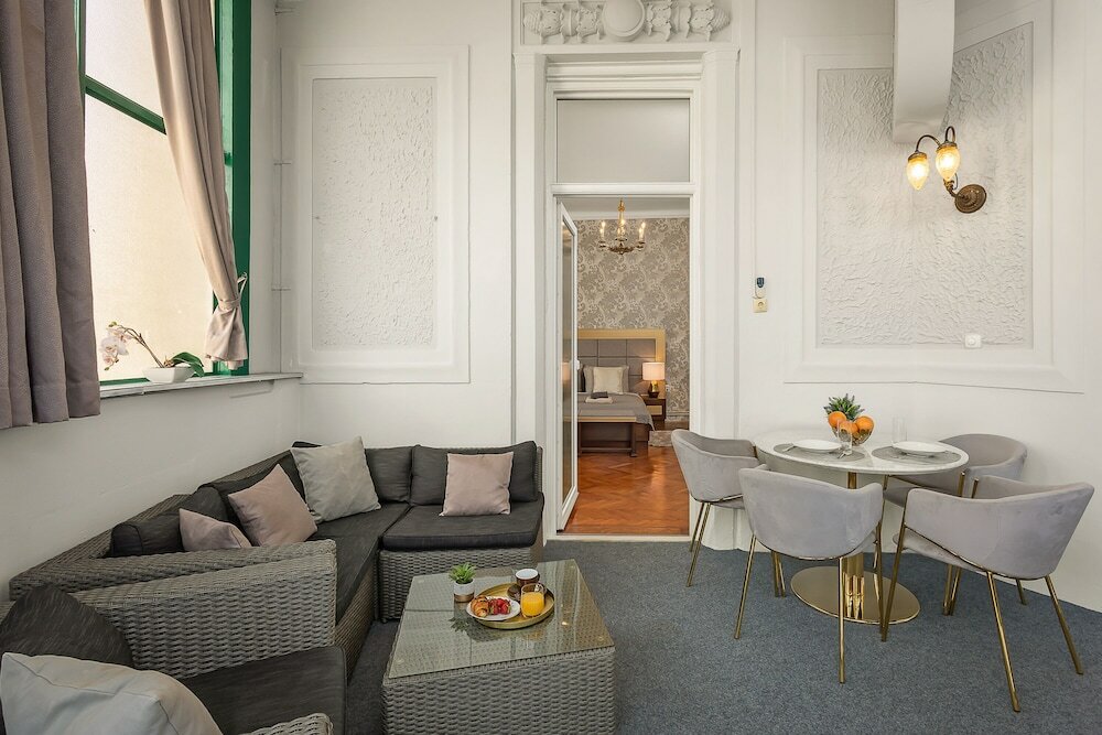 Фото Villa Muenz Luxurious Residence