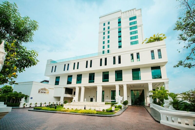 Гостиница Empress Premier Hotel в Чиангмае
