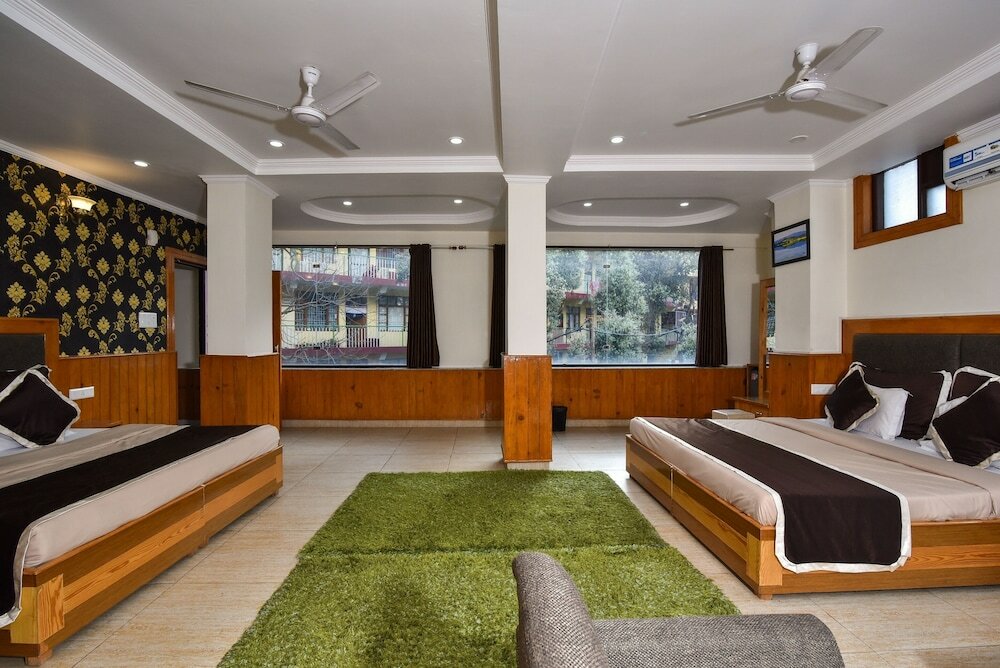 Фото The Posh hotel