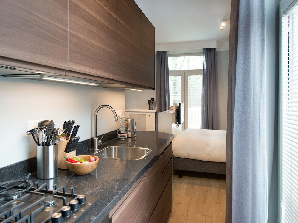 Фото BizStay Park Central Apartments