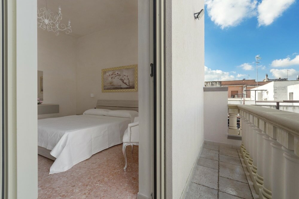 Фото San Pancrazio Suite Apartments