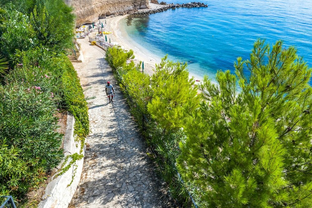 Фото Villaggio Turistico Baia Del Monaco