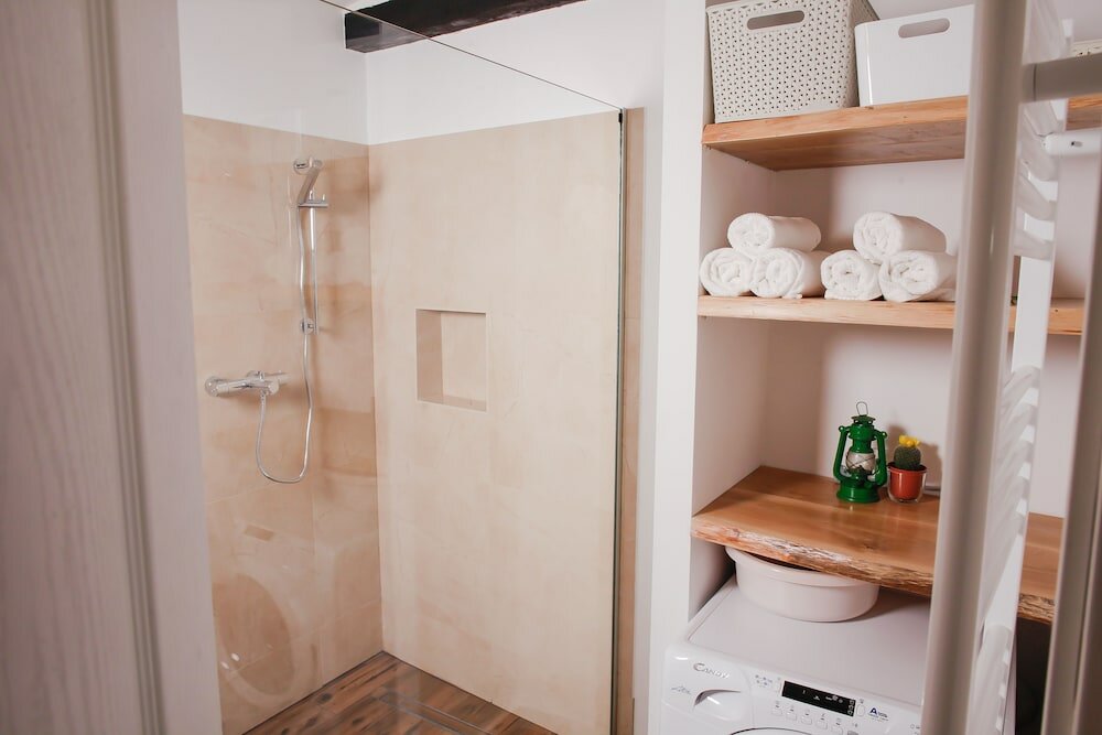 Фото A&e Apartment - Near Cathedral of St James