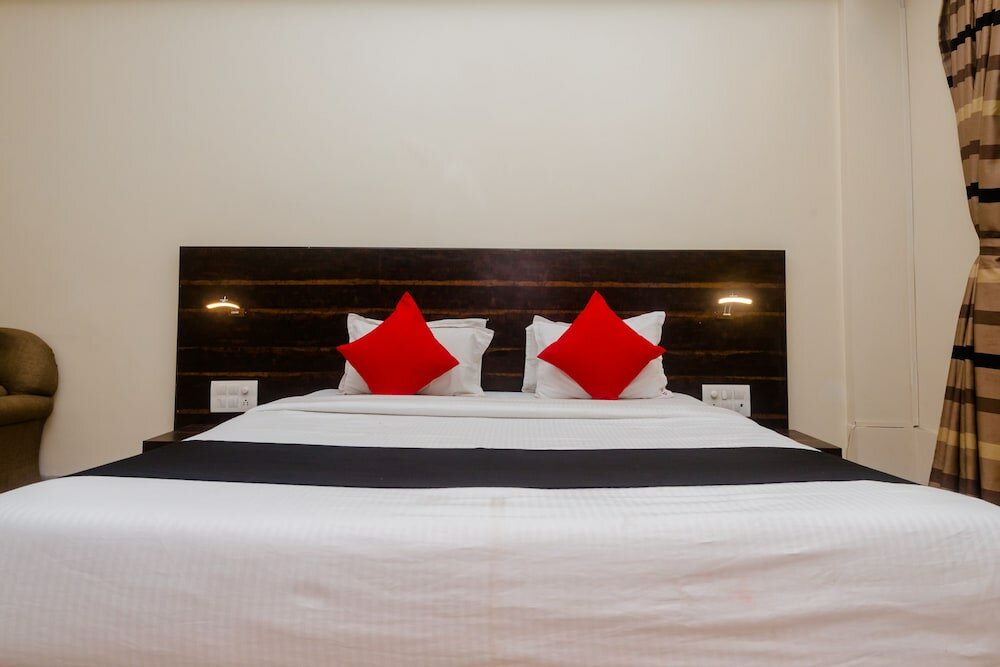 Фото Capital O 27600 Hotel Sai Plaza