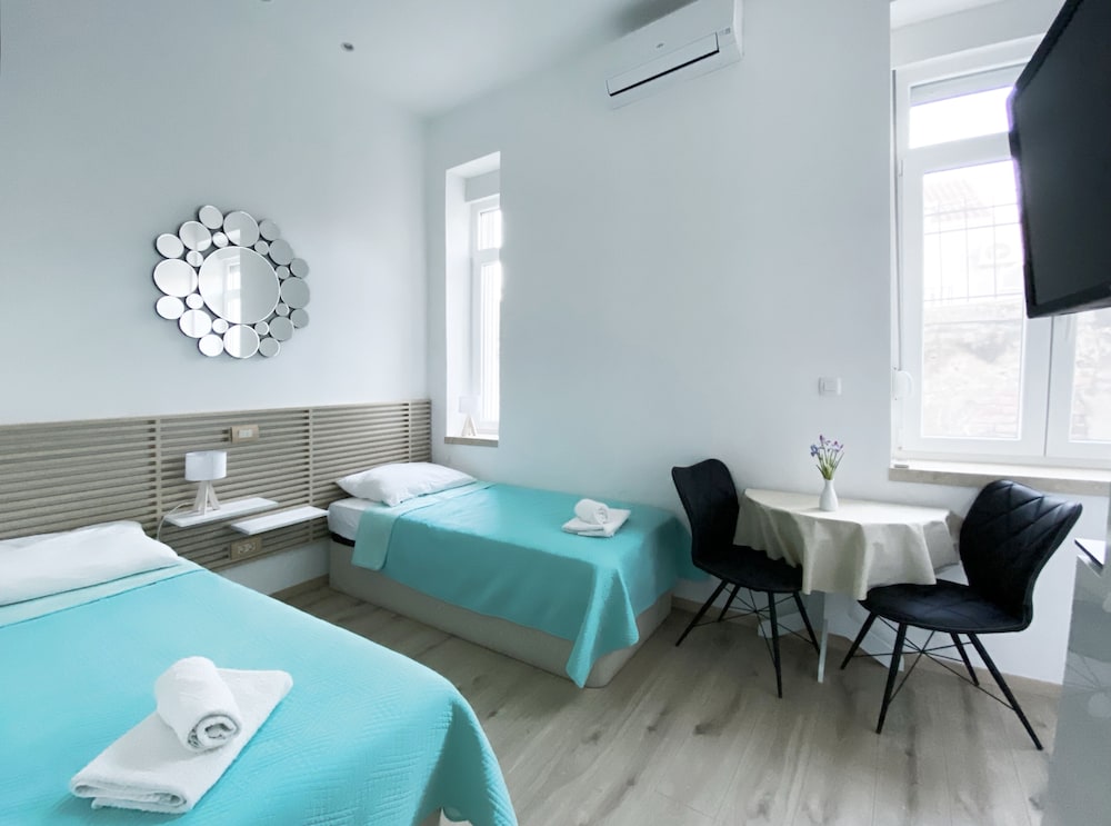 Фото En-suite Rose on Rokova Street