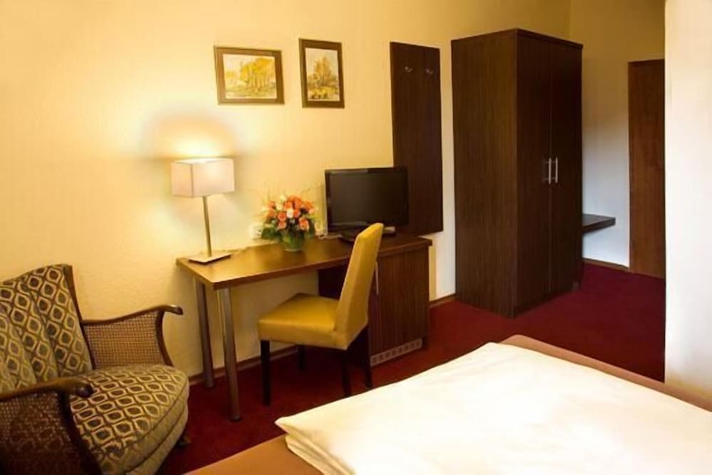 Фото Hotel Haus Krone