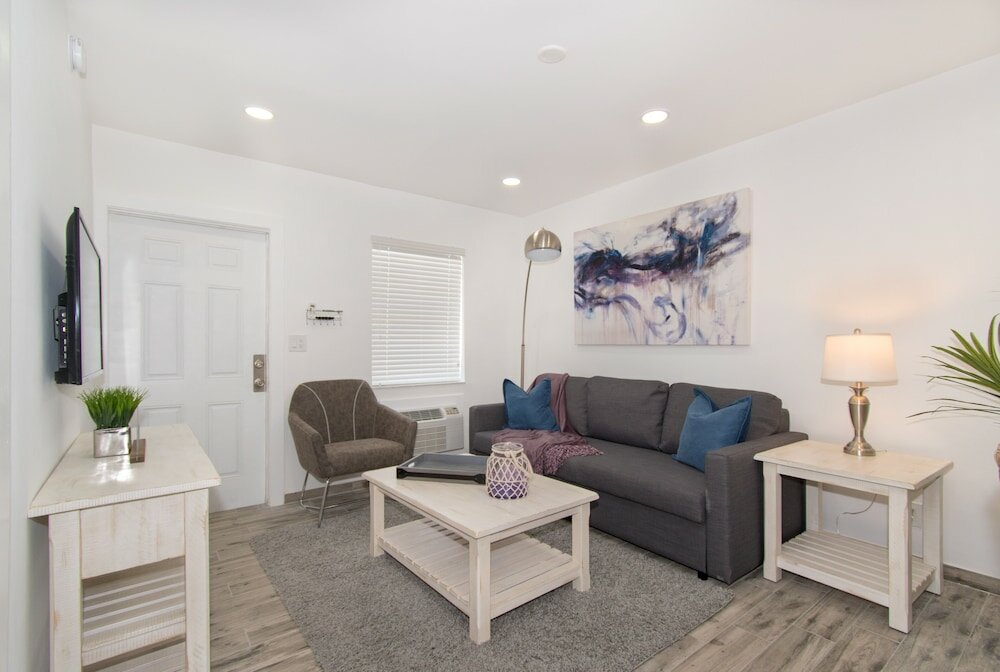 Фото Beach Inn by DesignedVR