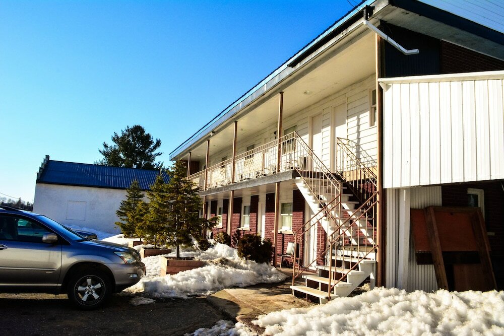 Фото The Shawville Hotel