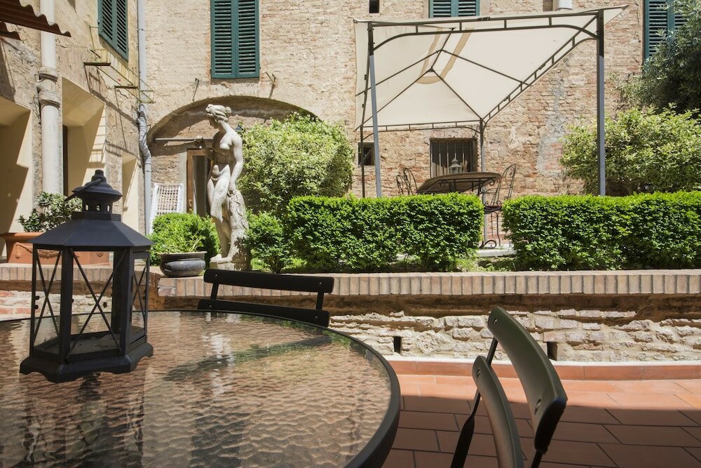 Фото Regis Condo