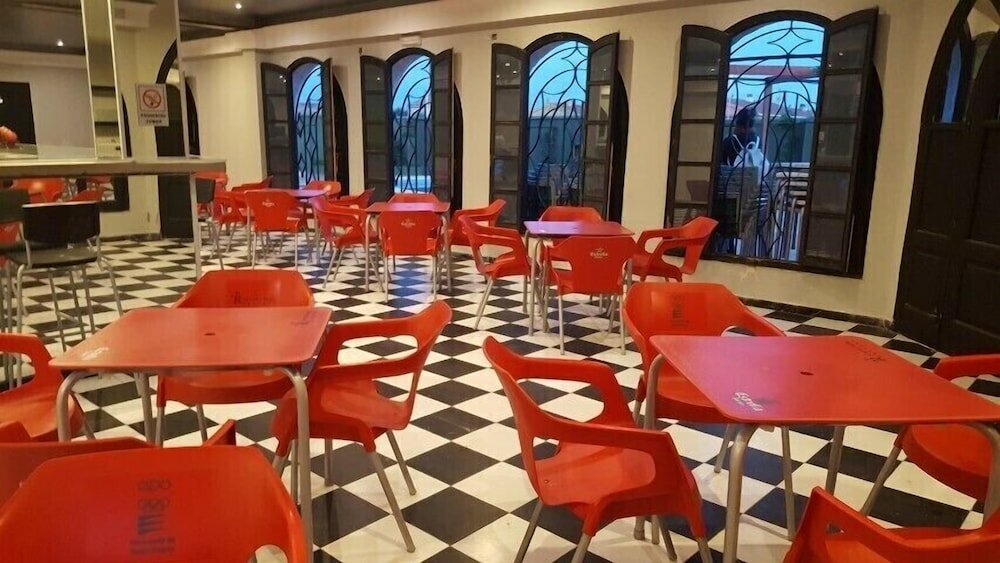 Фото Hostal Castellverd