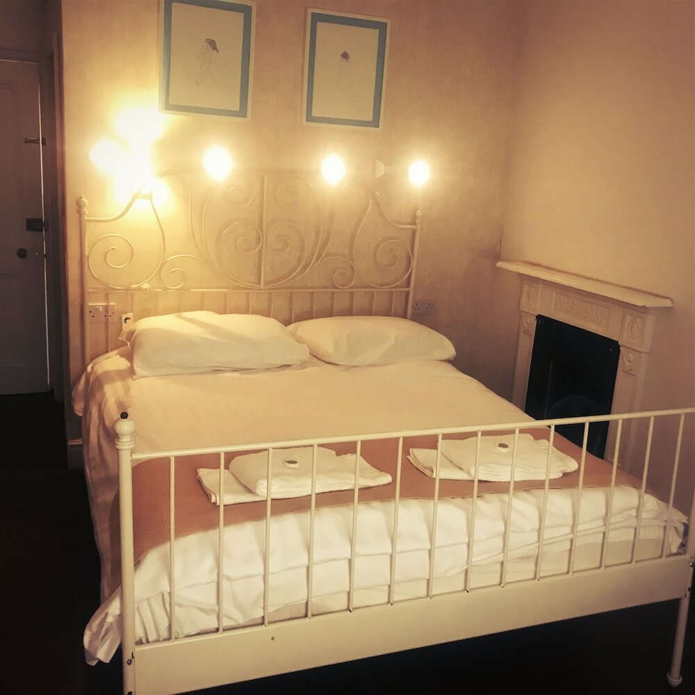 Фото Tourian Lounge Hotel