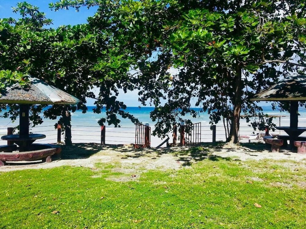 Hotel D's Ocean View Beach Resort, Province of Siquijor, photo