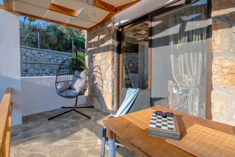 Фото To Stolidi tis Psinthou