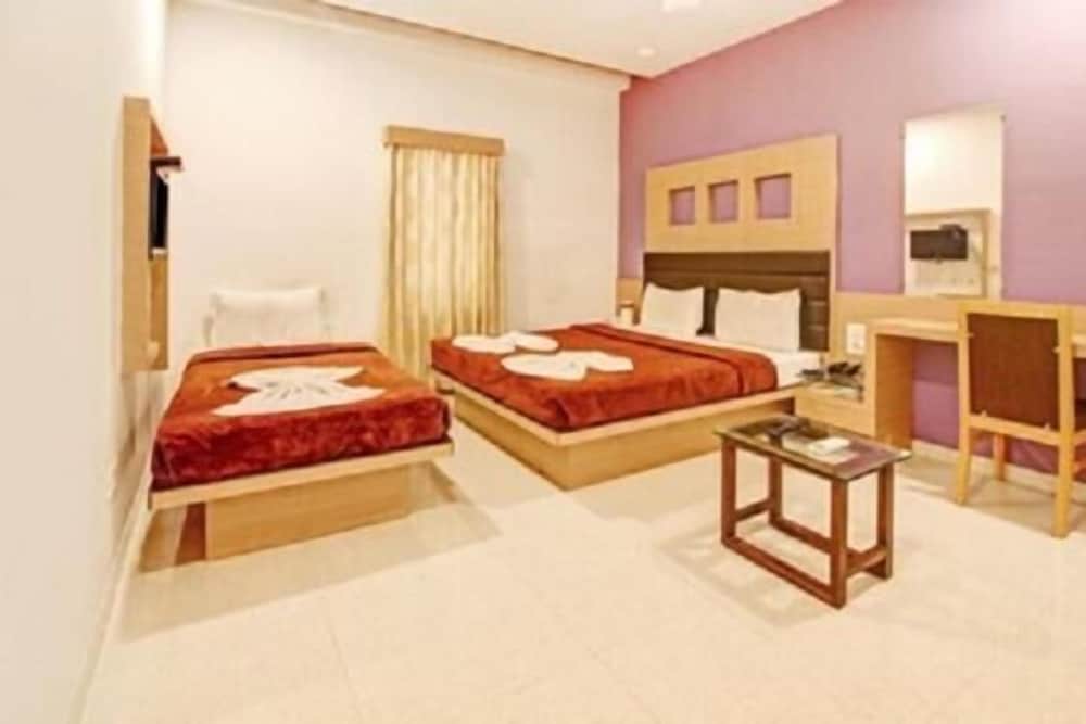 Фото Hotel Caravan