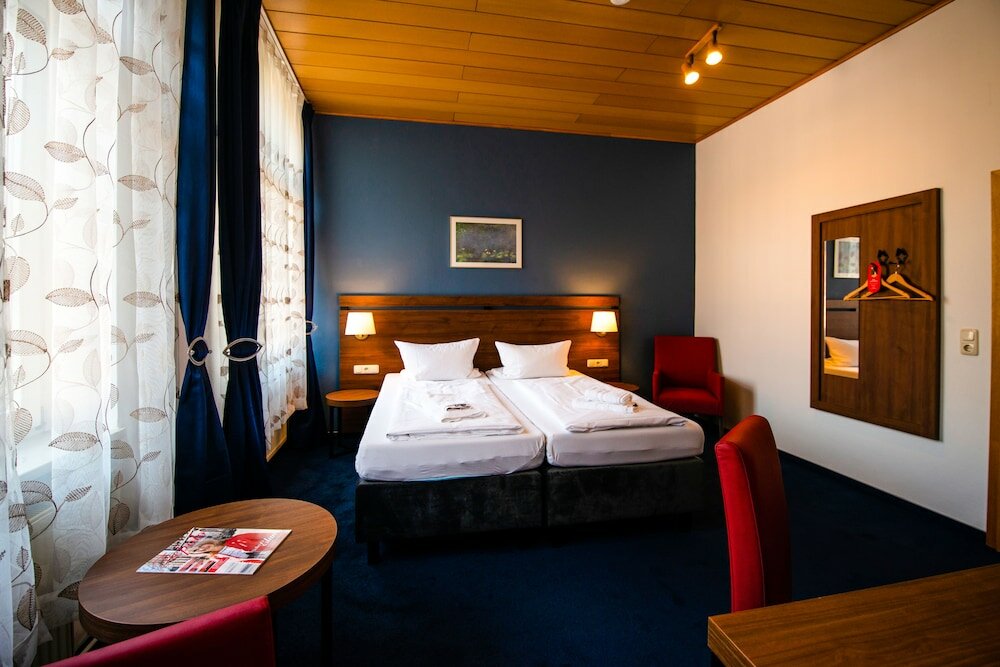 Фото Hotel Fränkischer Hof