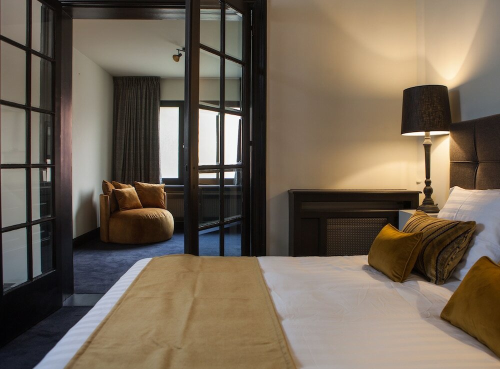 Фото B in Antwerp