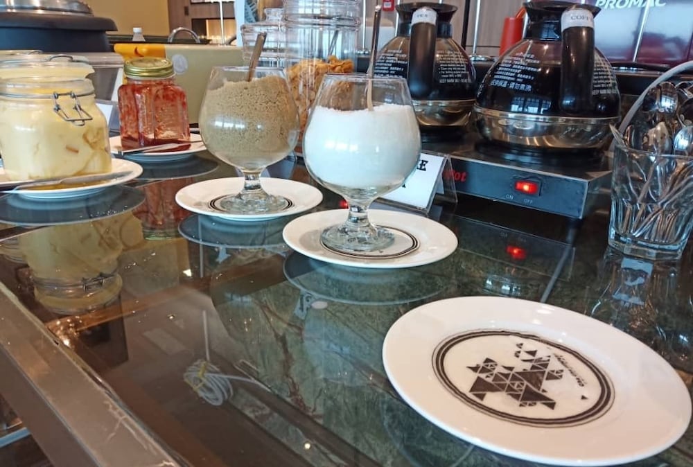 Фото Отель Roxy Hotel and Apartments