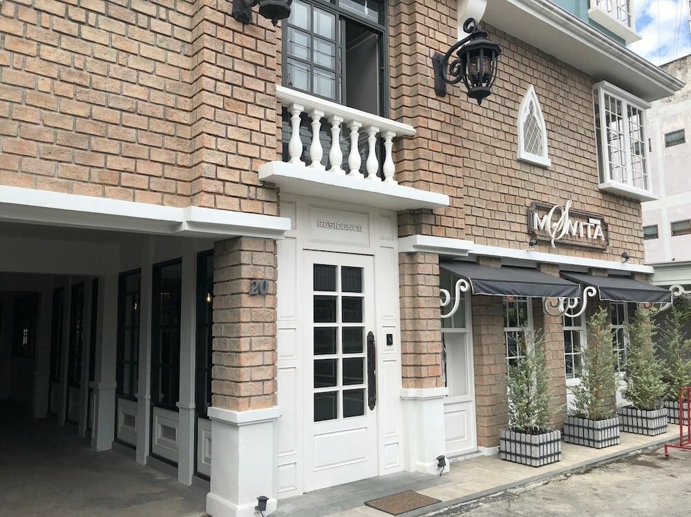 Фото M. Swita - Adults Only