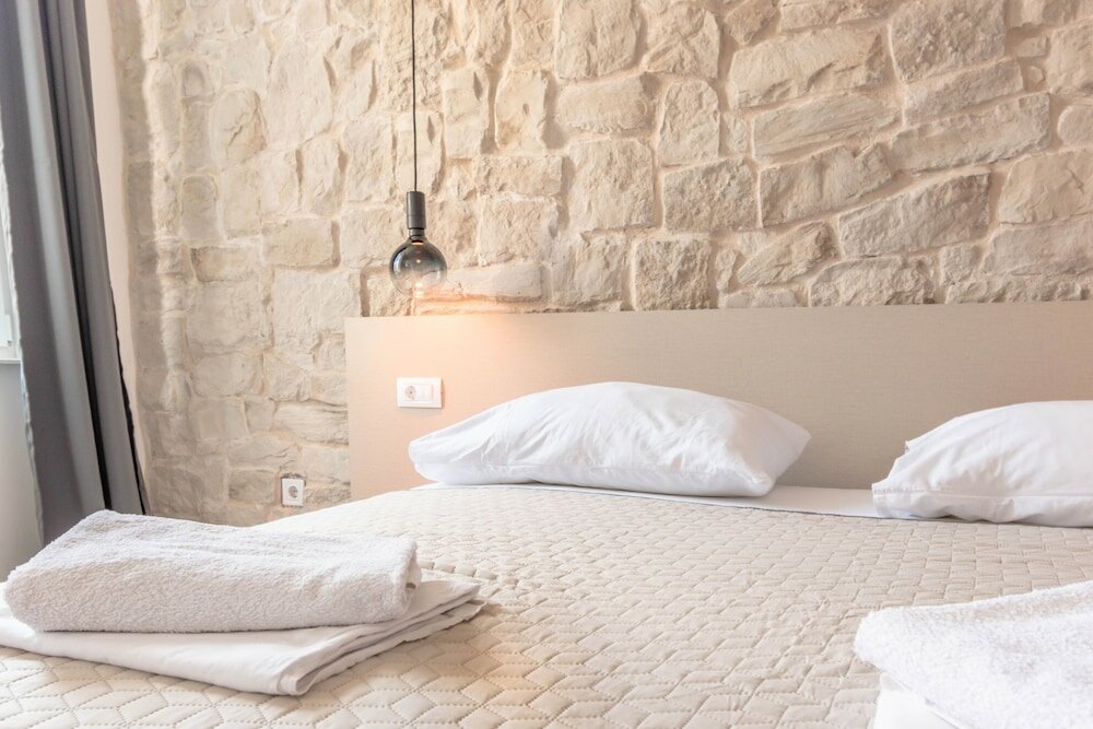 Фото City Center Studio Apartments L&b