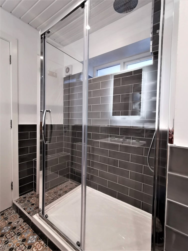 Фото Travelodge Belfast Central