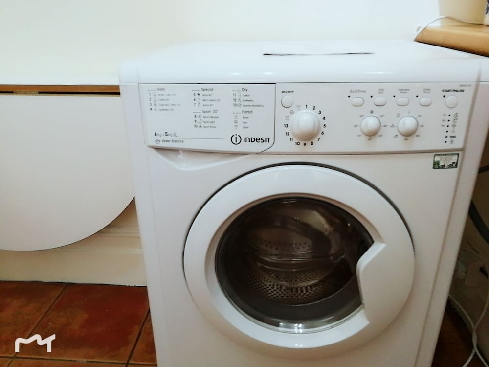 Фото Kensington Palace by Underground station