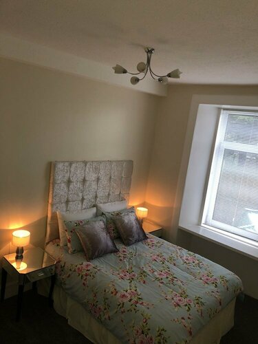 Гостиница Ground Floor Apartment near Gla Airport