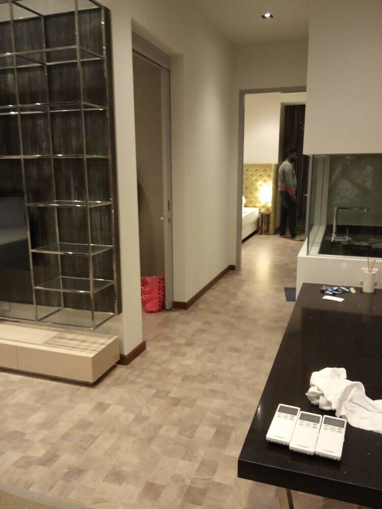 Фото Expressionz Professional Suites by iHost Homes 2