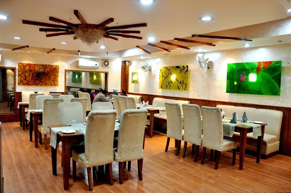 Фото Jk Rooms 130 Hotel Paras