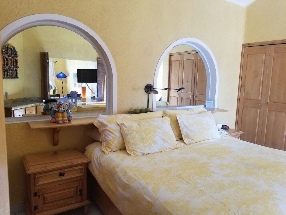 Фото 1 Minute to the Sand