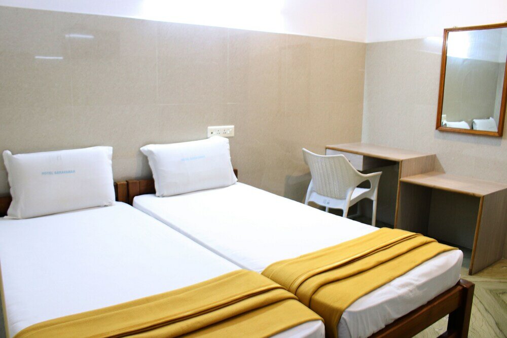 Фото Hotel Saravanaa