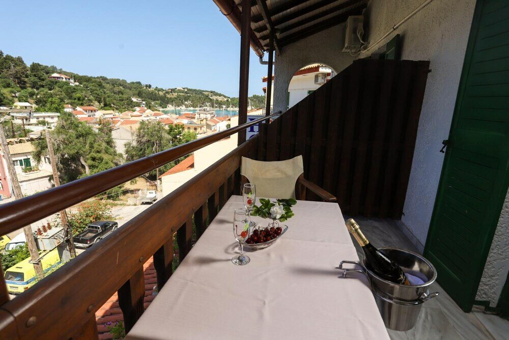 Фото Bastas Hotel & Studios