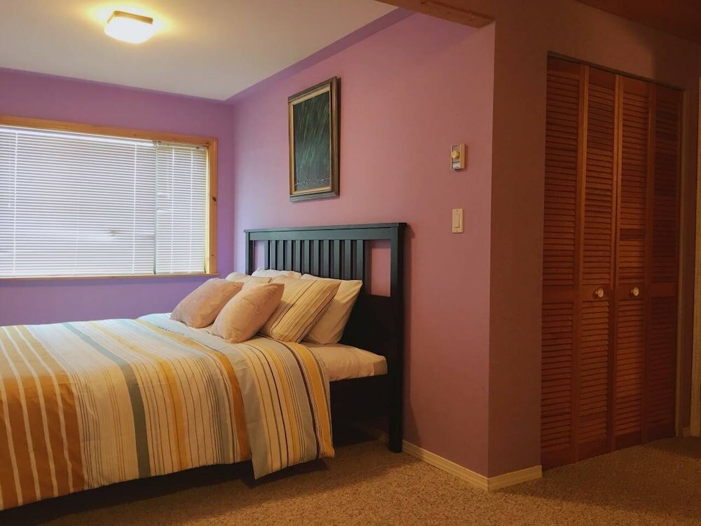 Фото A - Large Coastal Retreat