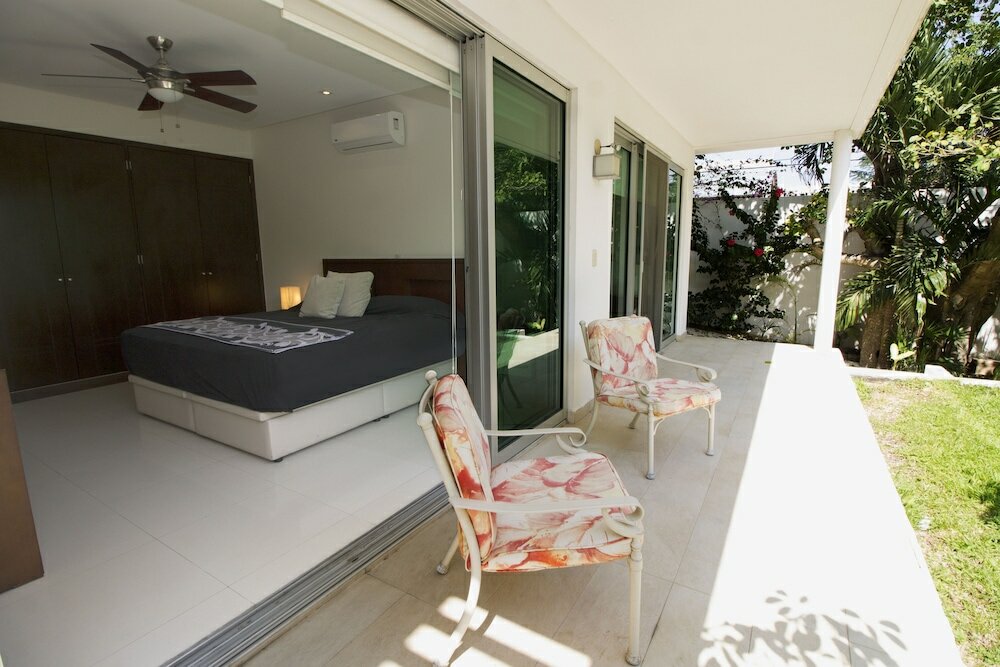 Фото Downtown Apartment Oasis 12