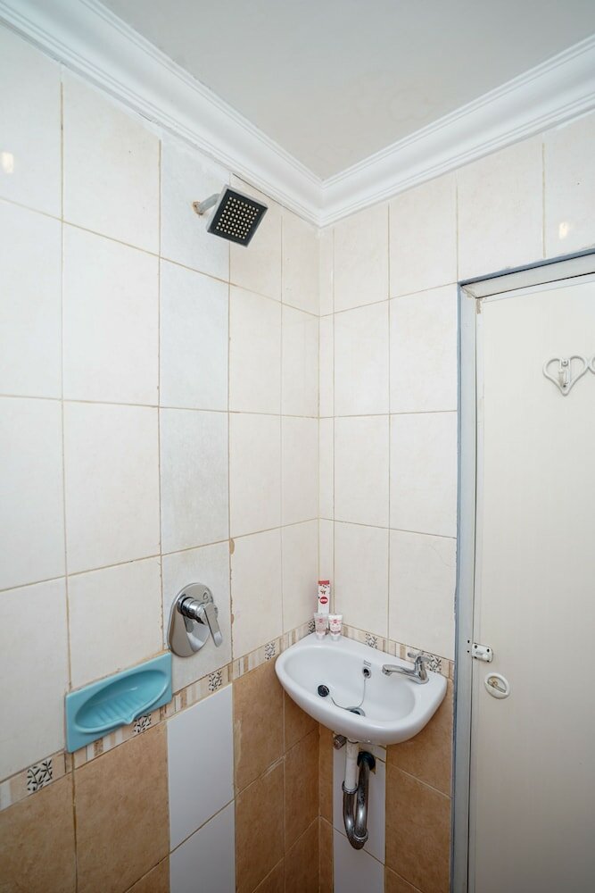 Фото Oyo 448 Hotel Central