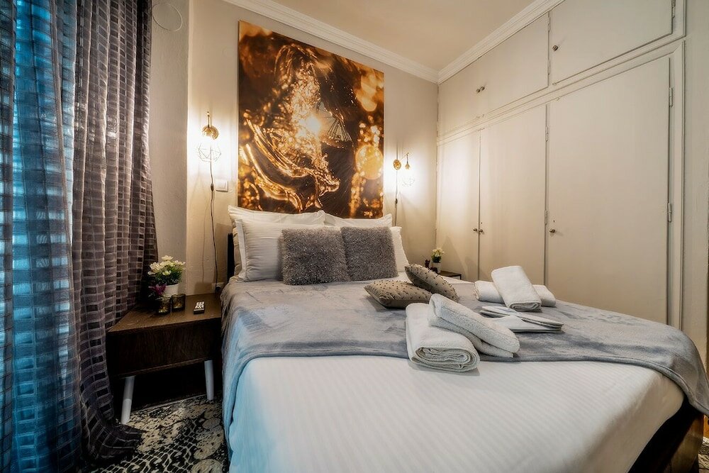 Фото Corona Deluxe Apt Must