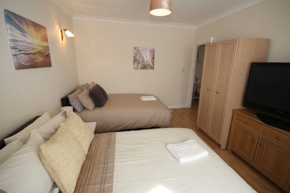 Фото Deane House