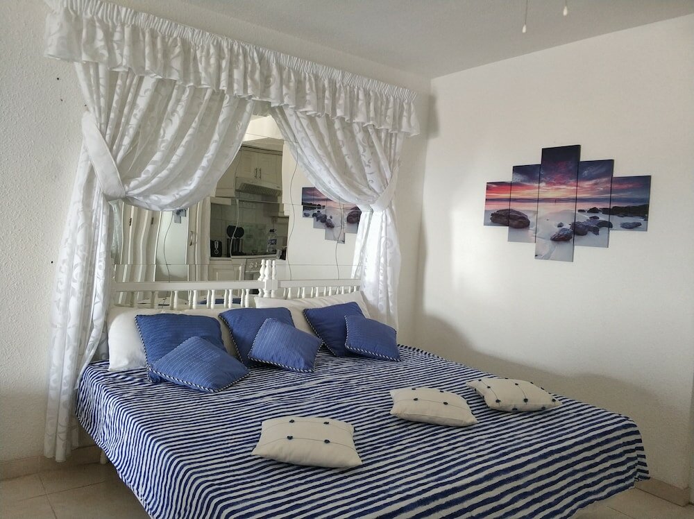 Фото Port Royal Apartments