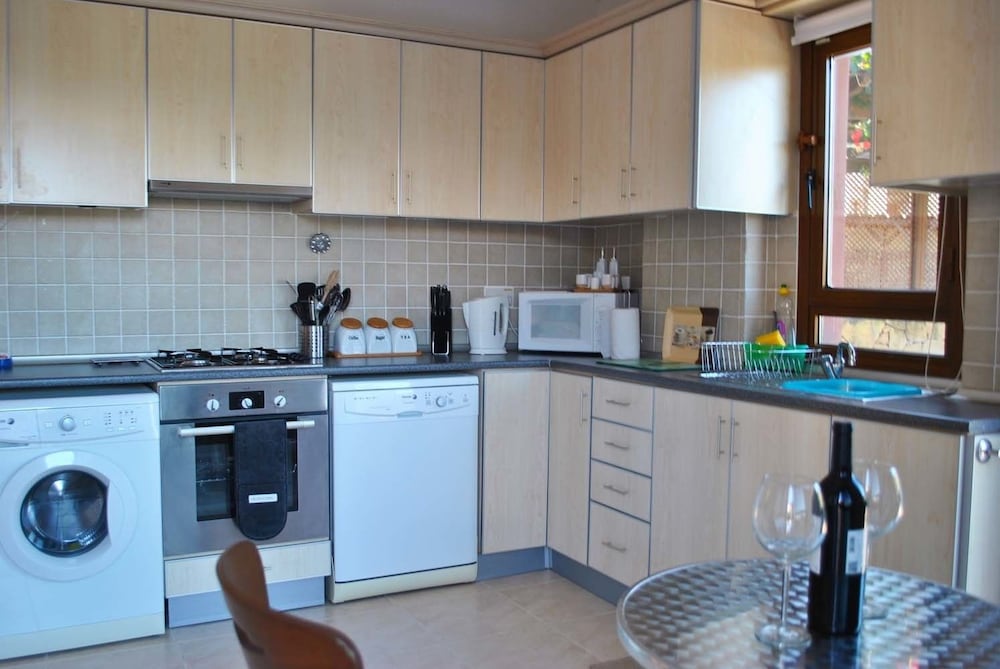 Фото Villa Brooklands by Amy Villas