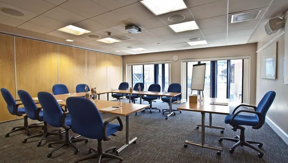 Фото Rnli College