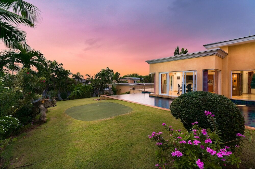 Фото Stunning Luxury Golf and Pool Villas