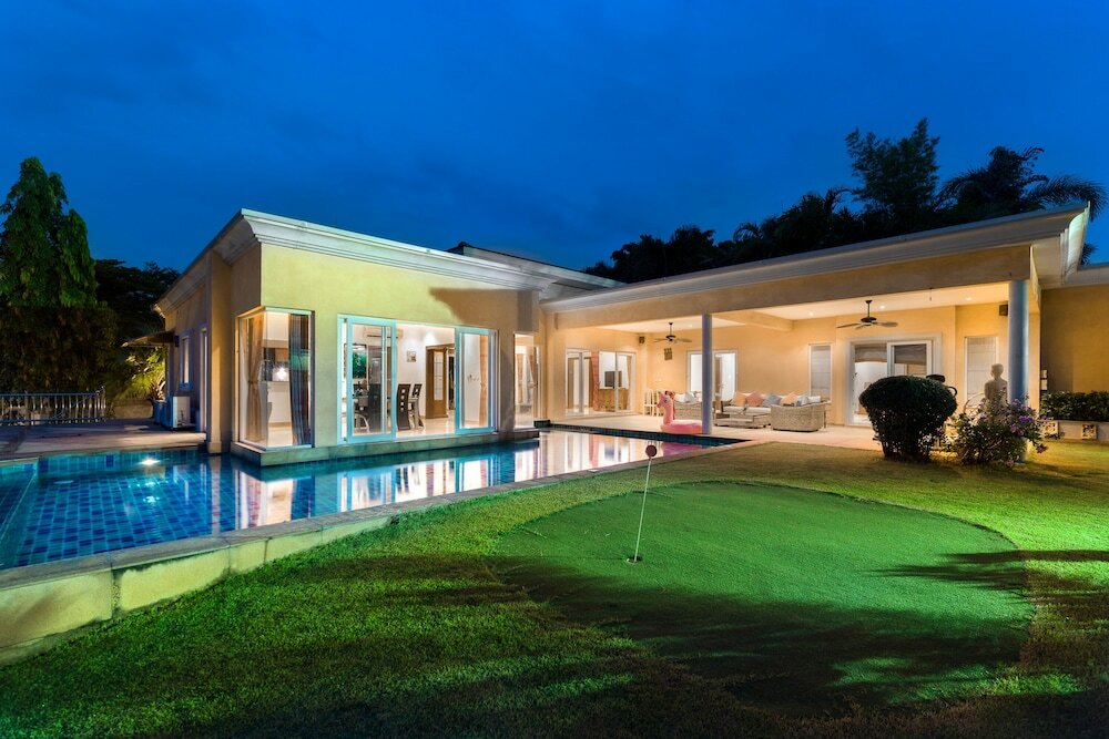 Фото Stunning Luxury Golf and Pool Villas