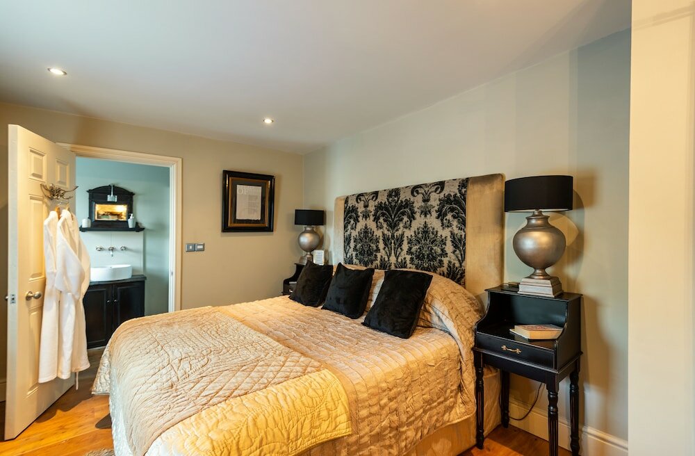 Фото The New White Lion