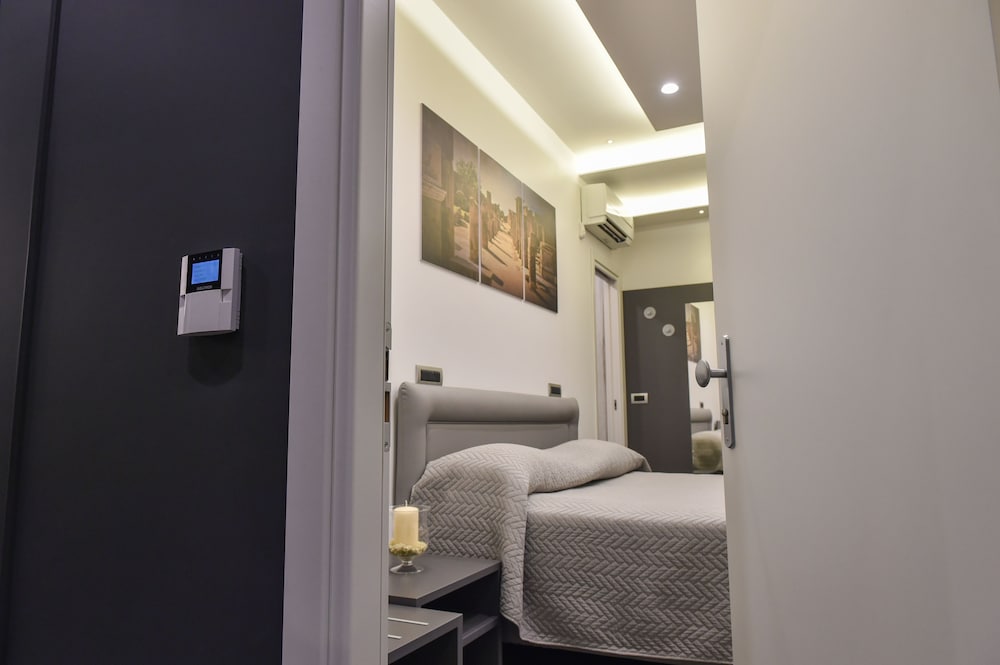 Фото Pompei Inn Ruins Luxury Suites