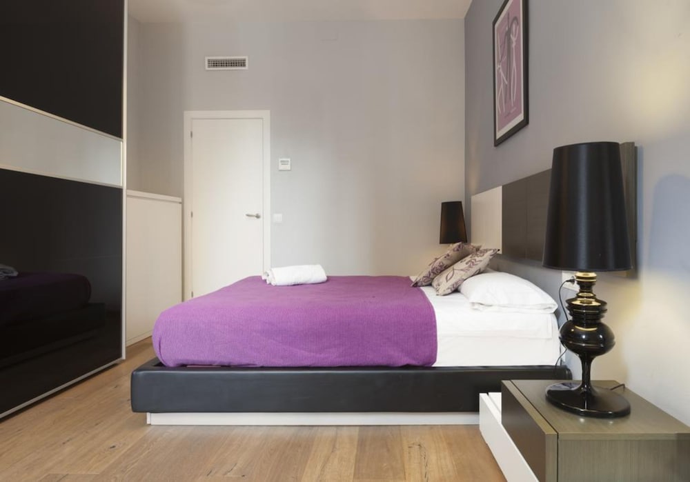 Фото Akira Flats Roger de Flor Chic apartment