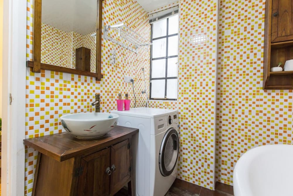 Фото Shanghai Yanshe Huashan Road Branch